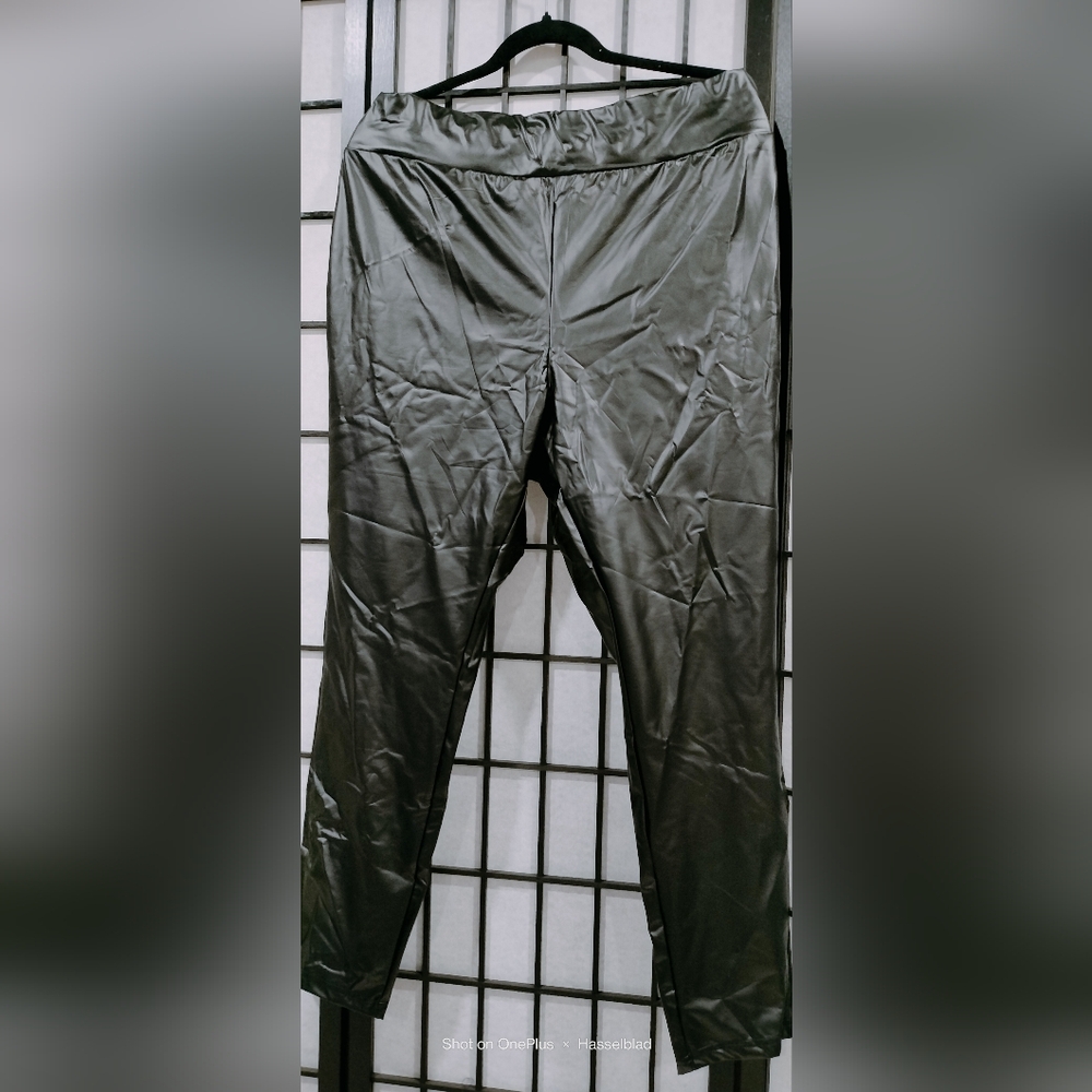 Black Mid Rise Elastic Waist Pants (Size 18-20)